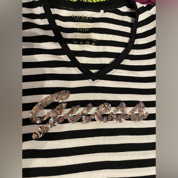 Guess T shirt in XS - Picture 2 of 2